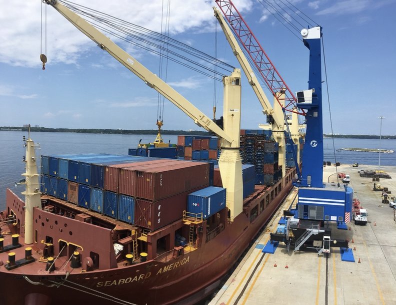 Konecranes brings mobile harbor crane with innovative drive to Florida port